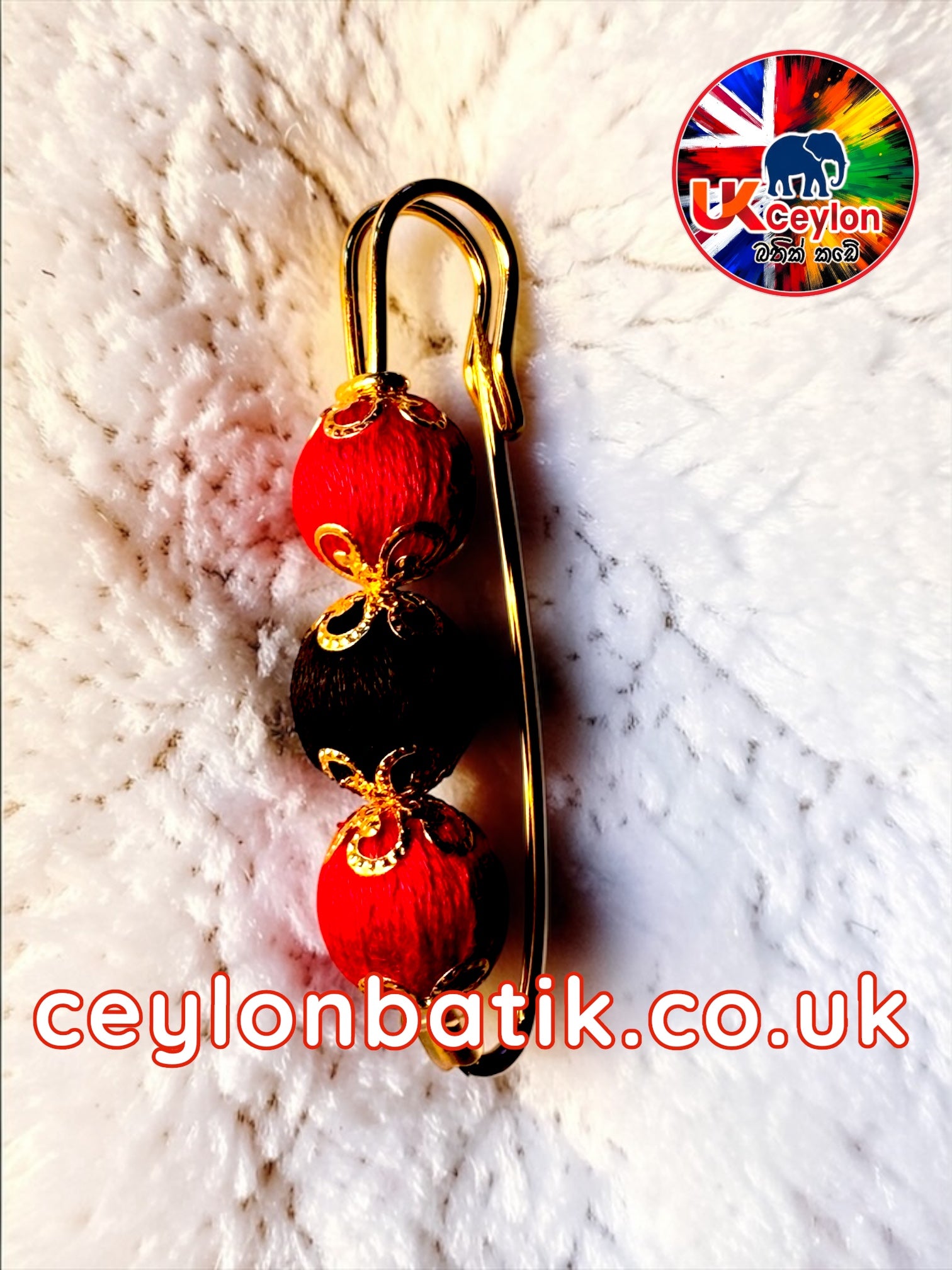 Ceylon Silk Grace – Handmade Silk Thread Saree Pin