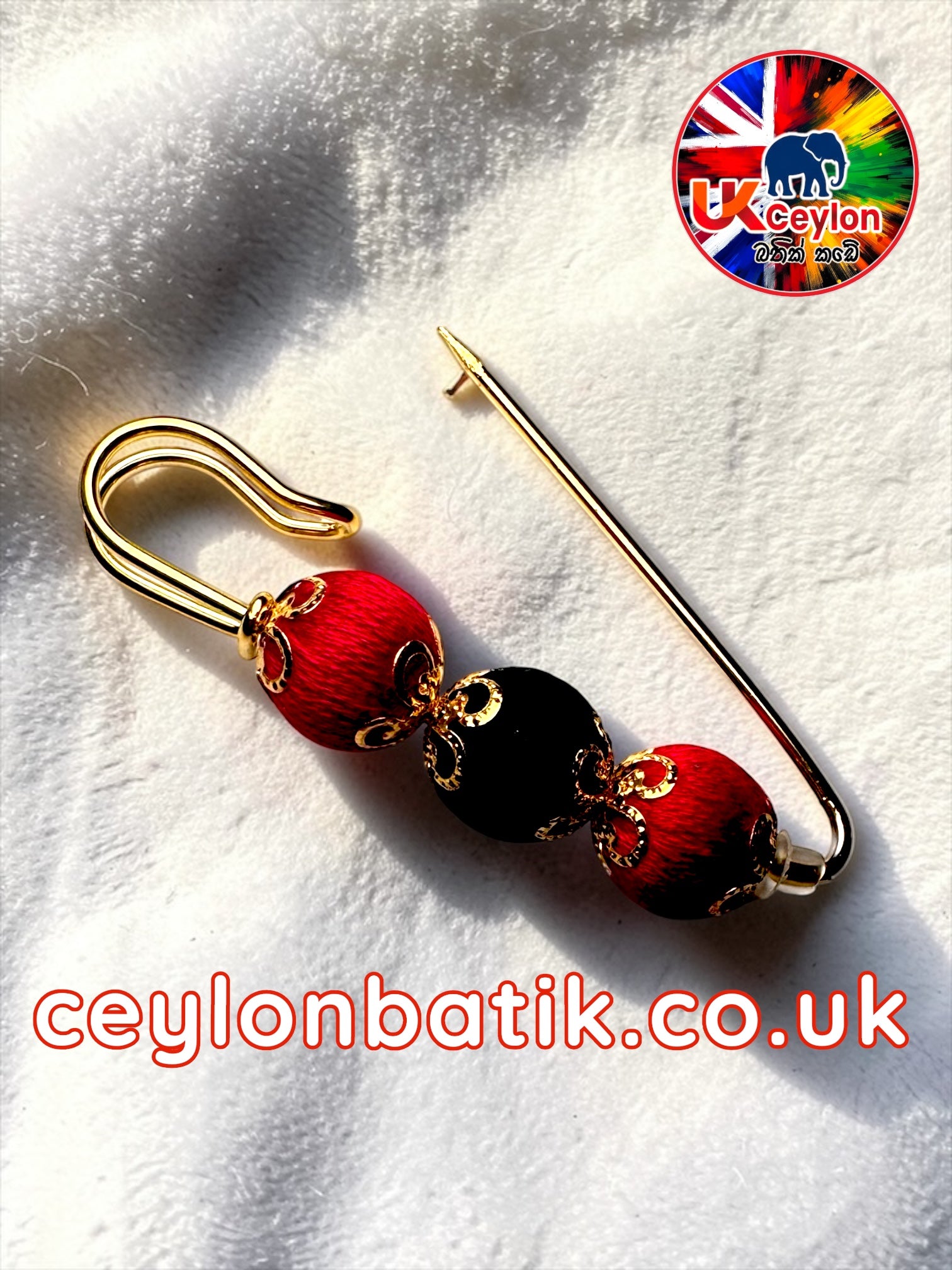 Ceylon Silk Grace – Handmade Silk Thread Saree Pin