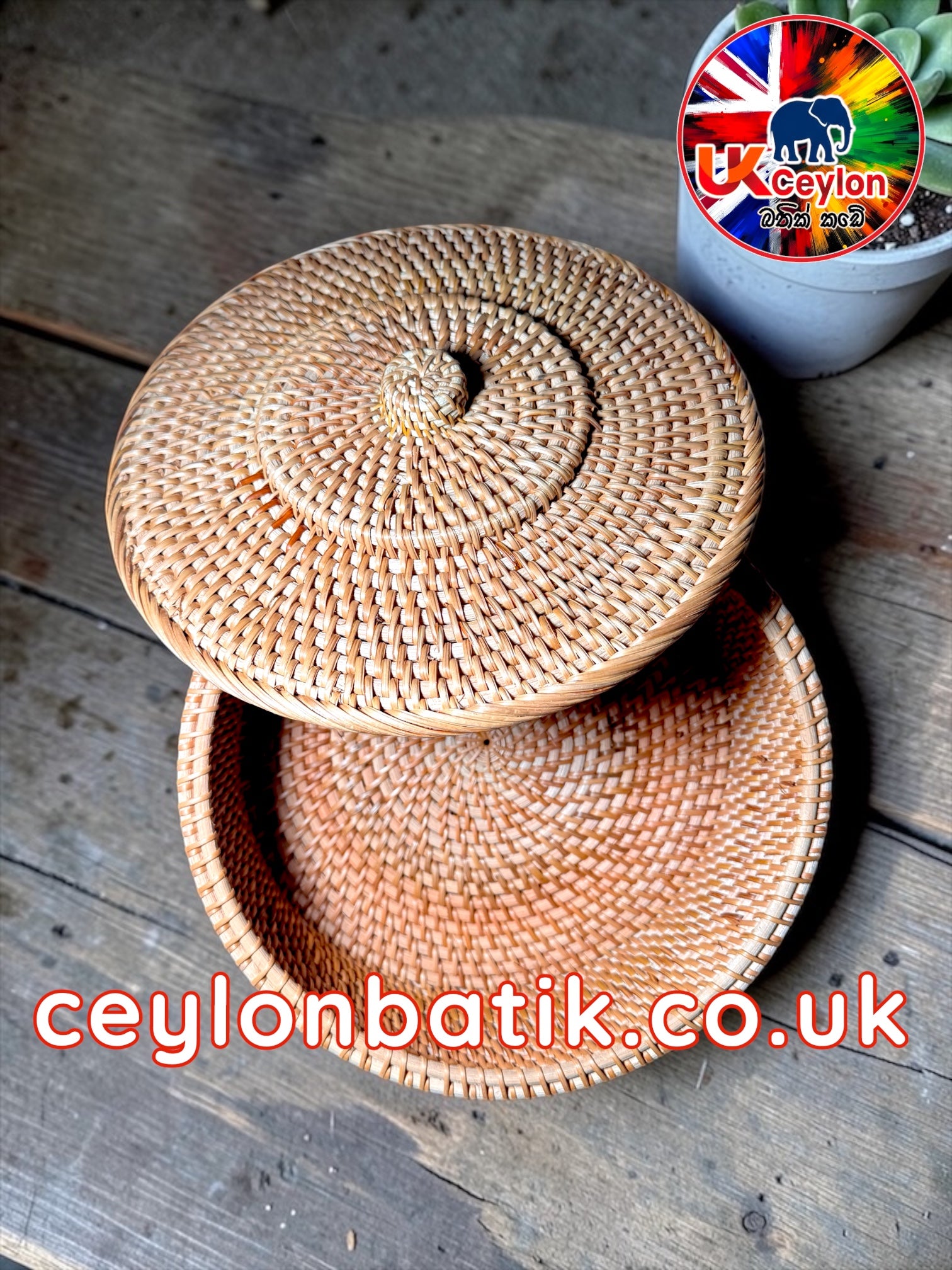 Natural Wewal Woven Tray – 10 inch | ස්වාභාවික වේවැල් තැටි අඟල් 10